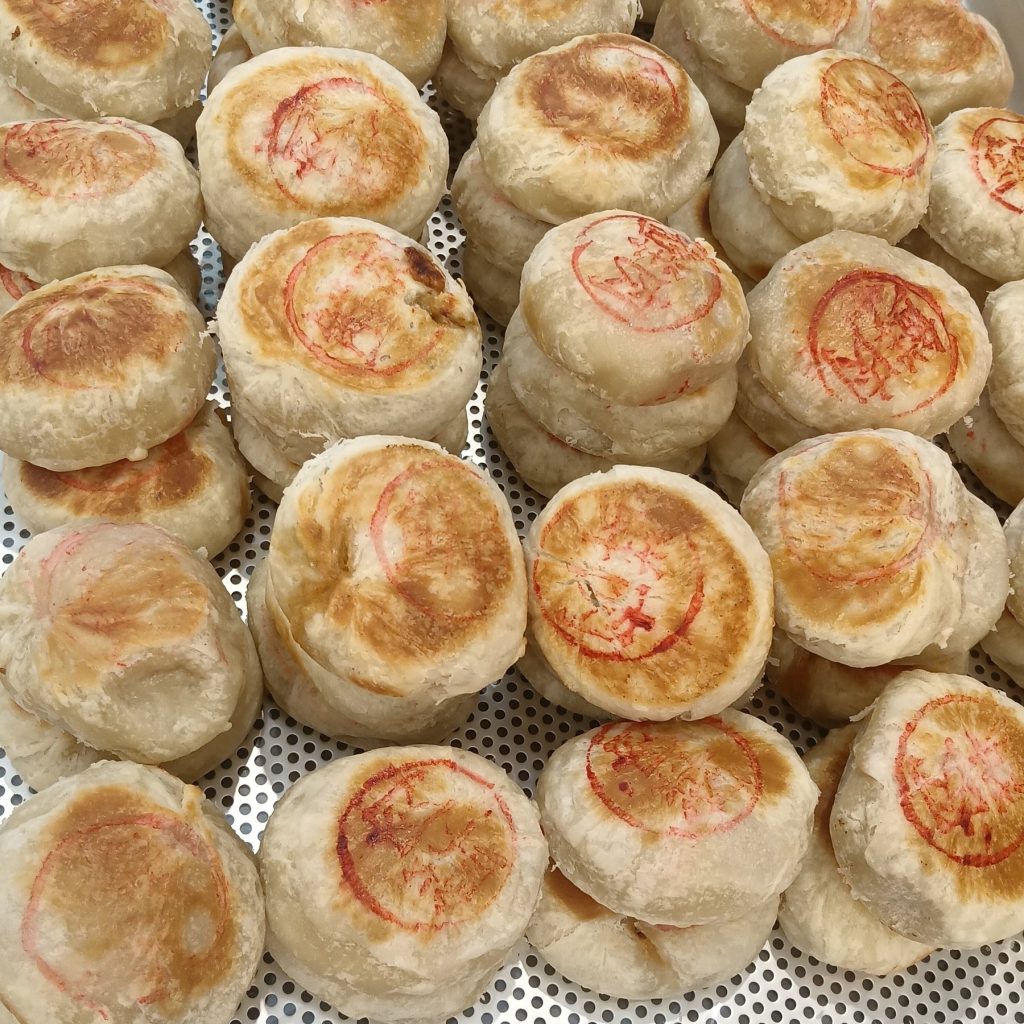 When I Joined a Mid-Autumn Dinner with Chinese Coworkers